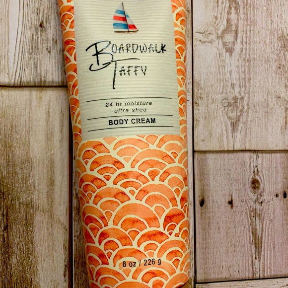 Boardwalk Taffy 👛👛👛💕💕✨✨✨ - Picture 1 of 4